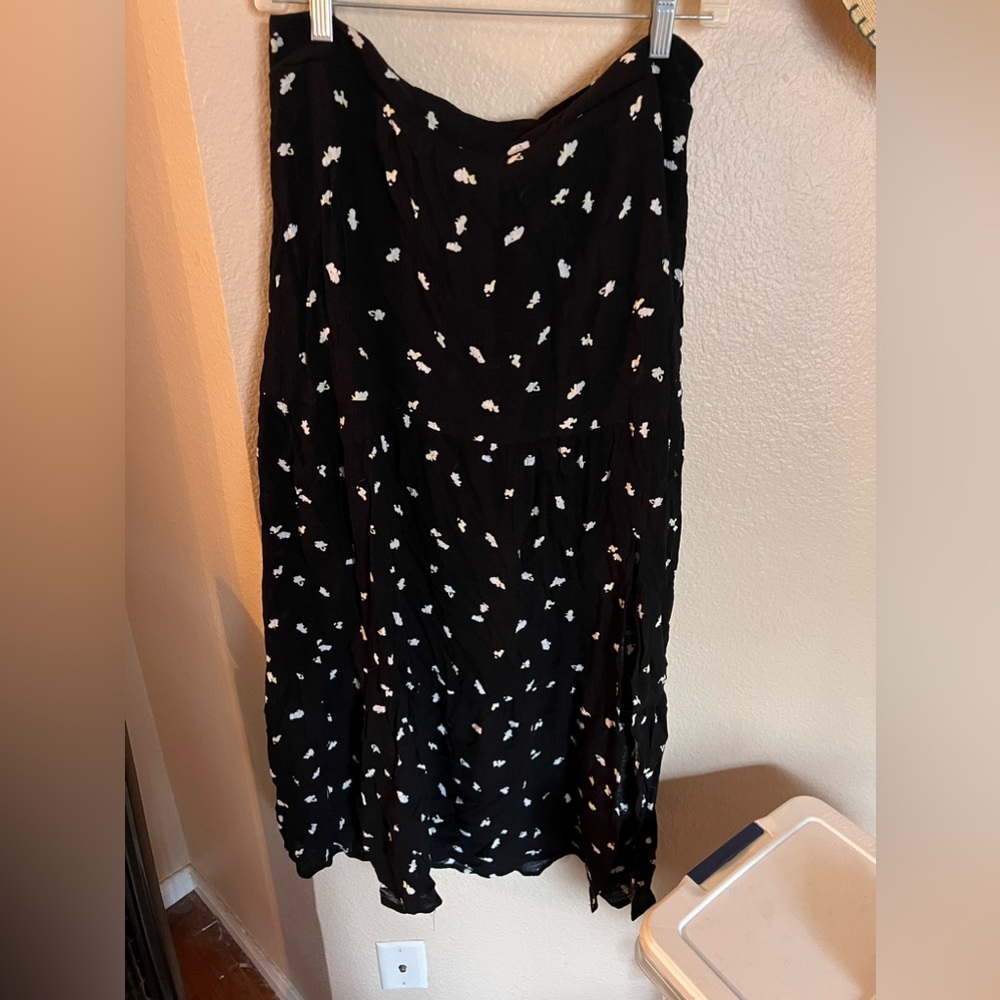 Black full skirt